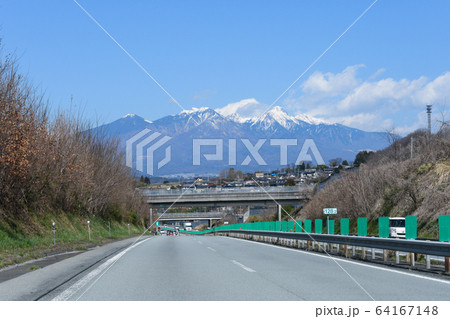 中央高速より見る八ヶ岳 中央高速より見る八ヶ岳 64167148