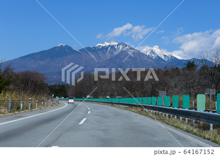 中央高速より見る八ヶ岳 中央高速より見る八ヶ岳 64167152