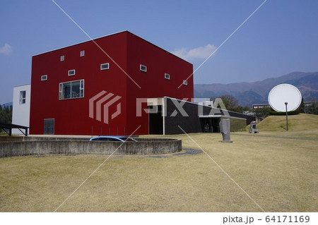 奈義町現代美術館と奈義町立図書館 64171169