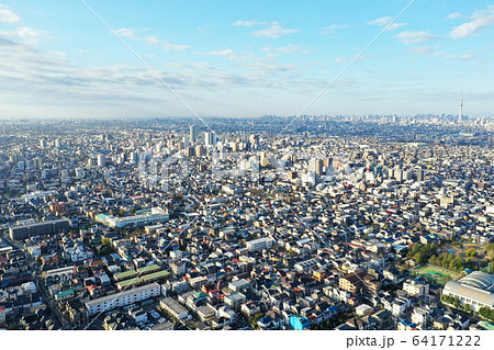 江戸川上空から見た東京 64171222