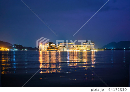 Lake Palace palace on Lake Pichola in twilight, Udaipur, Rajasthan, India 64172330