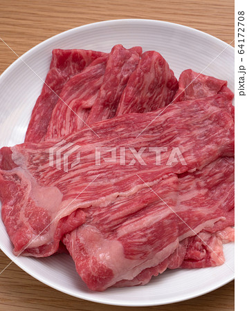国産黒毛和牛の薄切り 64172708