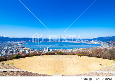 諏訪湖全景と立石公園展望テラス 64173098