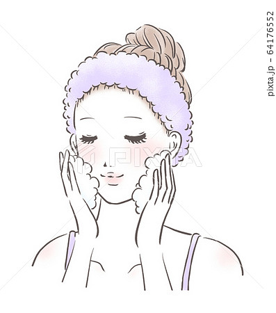洗顔をする女性 アップ 白肌(薄紫) 洗顔をする女性 アップ 白肌(薄紫) 64176552