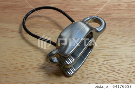 Belay device (ATC) with guide mode function Belay device (ATC) with guide mode function 64176658