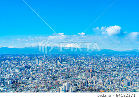 都市風景　サンシャインシティ60展望台から見た関東平野　【東京都】 64182371