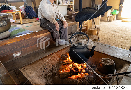 福島県二本松市 春の安達ヶ原ふるさと村 農村生活館 囲炉裏端の写真素材