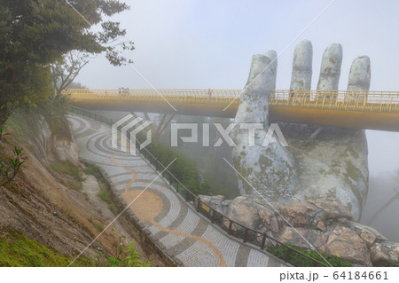 神の手（ゴールデンブリッジ）　バーナーヒルズ　ベトナム　ダナン 64184661