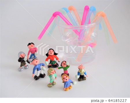 家族でうがい（カップとストロー）② 64185227