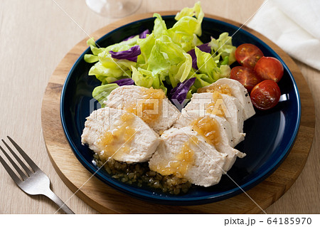 サラダチキン 64185970