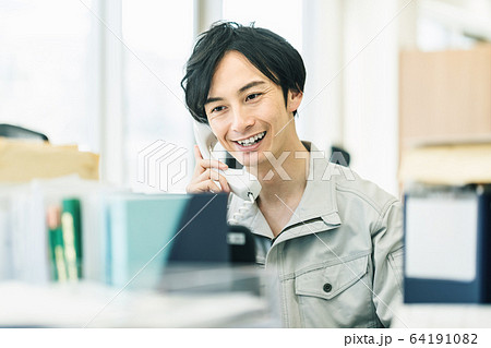 作業服 男性 オフィス 64191082