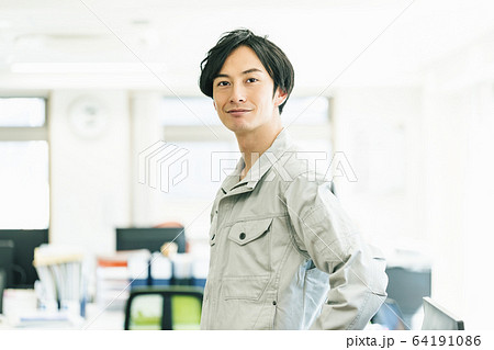作業服 男性 オフィス 64191086
