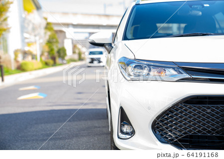 車フロントのアップ 車フロントのアップ 64191168