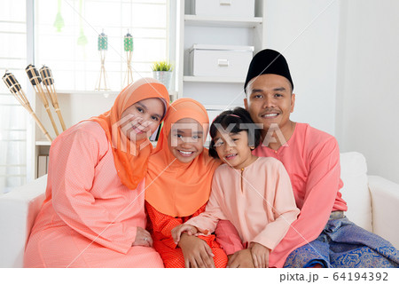 Celebrate aidilfitri Celebrate aidilfitri 64194392