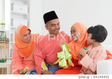 Celebrate aidilfitri Celebrate aidilfitri 64194402