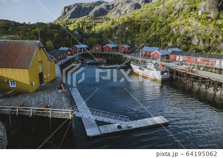Norway, Lofoten Islands, Nusfjord, Dock in traditional fishing village 64195062