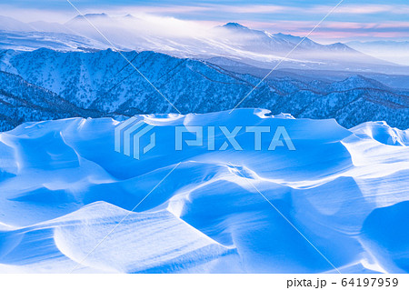 《北海道》極寒の旭岳・雪の造形美 64197959