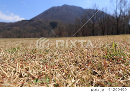 仲春の山の風景 仲春の山の風景 64200490