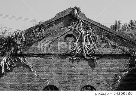 松島炭鉱四坑跡(四坑の赤レンガ) モノクロ 【長崎県西海市】 松島炭鉱四坑跡(四坑の赤レンガ) モノクロ 【長崎県西海市】 64200536