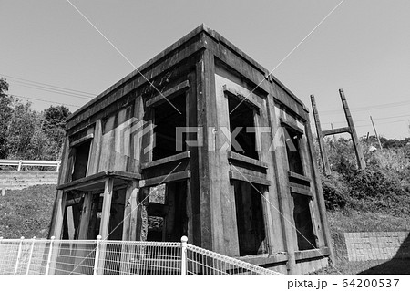 松島炭鉱四坑跡（四坑の赤レンガ）　モノクロ　【長崎県西海市】 64200537