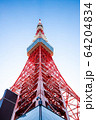 （東京都港区）東京タワーを見上げる 64204834