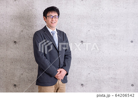 カジュアルビジネスの男性 カジュアルビジネスの男性 64206542