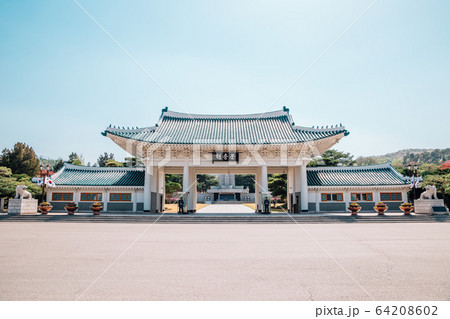 Memorial Gate in Seoul National Cemetery, Korea Memorial Gate in Seoul National Cemetery, Korea 64208602