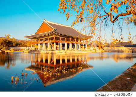 Korean traditional architecture Gyeongbokgung Palace at autumn in Seoul, Korea Korean traditional architecture Gyeongbokgung Palace at autumn in Seoul, Korea 64209007