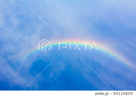 青空にかかる虹 青空にかかる虹 64210859