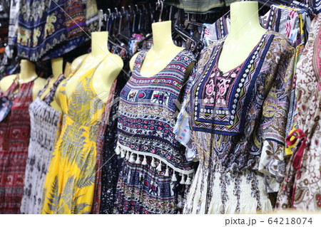 鉄道市場ラチャダー（タラート・ナット・ロット・ファイ・ラチャダー） 64218074