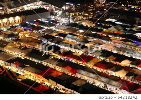 鉄道市場ラチャダー（タラート・ロットファイ・ラチャダー） 64218242