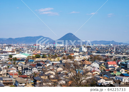 多度津町市街地　飯野山　（香川県多度津町、丸亀市） 64225733