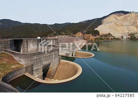 滋賀県/ 青土ダム（世界でも類を見ない非常に珍しい洪水吐構造を持つダム） 64227585