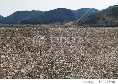 滋賀県/ 青土ダム（世界でも類を見ない非常に珍しい洪水吐構造を持つダム） 64227598