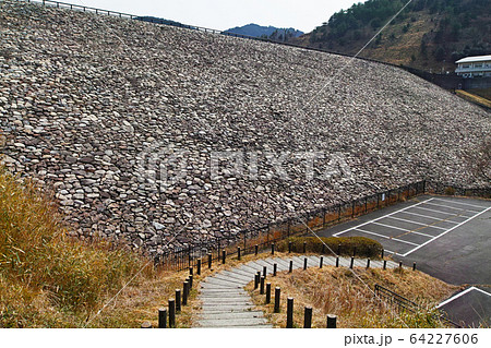 滋賀県/ 青土ダム（世界でも類を見ない非常に珍しい洪水吐構造を持つダム） 64227606