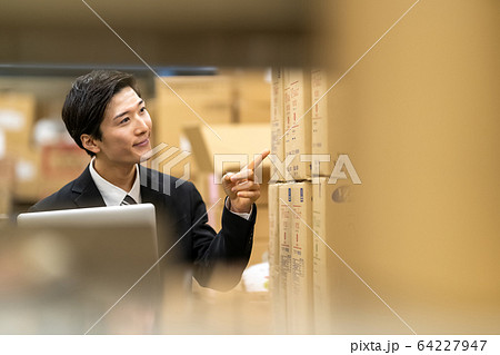 倉庫　在庫　確認　スーツ 64227947