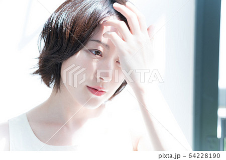 女性　ビューティー  64228190