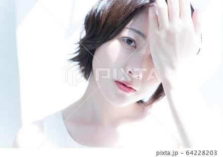 女性　ビューティー  64228203