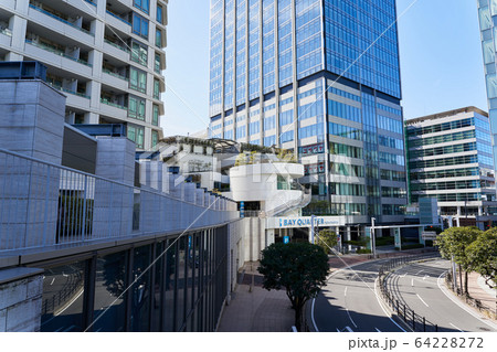 横浜駅東口の街並み 64228272