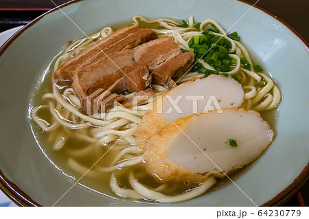 沖縄そば どんぶり全体 三枚肉 紅ショウガ無 沖縄県 宜野湾市 うみちか食堂 横 64230779