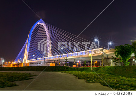 科湳愛琴橋　夜景　台中　台湾 64232698