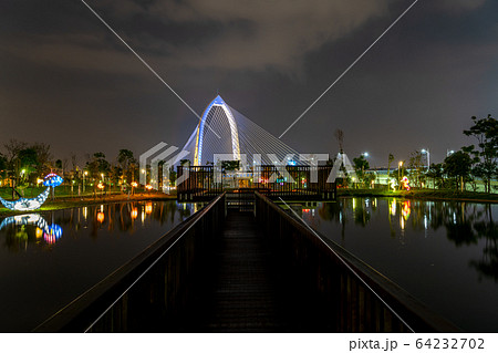 科湳愛琴橋 夜景 台中 台湾 科湳愛琴橋 夜景 台中 台湾 64232702