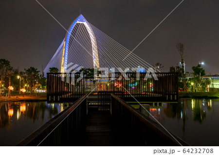 科湳愛琴橋　夜景　台中　台湾 64232708