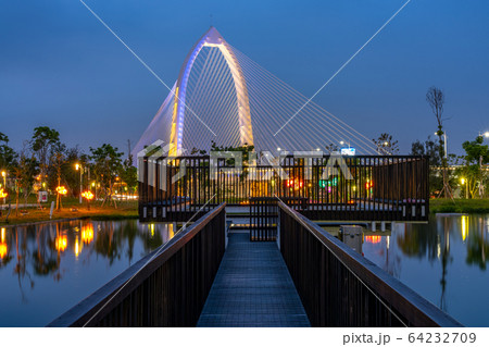 科湳愛琴橋 夜景 台中 台湾 科湳愛琴橋 夜景 台中 台湾 64232709