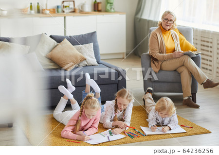 Children drawing pictures 64236256