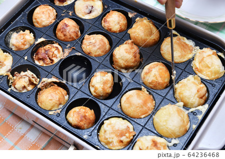 自宅で作るたこ焼き 64236468