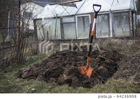 spade shovel in the ground spade shovel in the ground 64236908