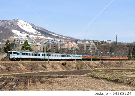 上越線を走る国鉄型電車115系 上越線を走る国鉄型電車115系 64238224