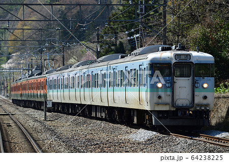 上越線を走る国鉄型電車115系 上越線を走る国鉄型電車115系 64238225