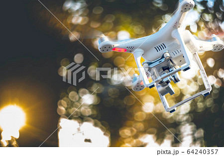 4 propellers mounted on a white camera Separated 64240357